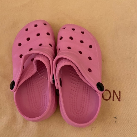 Kids shoes size 8 1/2 toddler - Picture 4 of 5